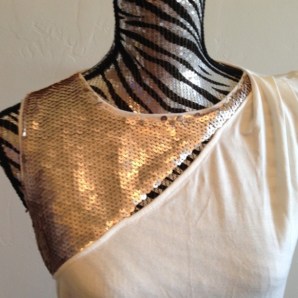 Sexy Sequined Cutout Top by Jennifer Lopez - Picture 2 of 3