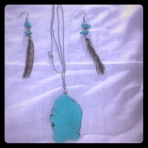Turquoise stone necklace w/earrings!