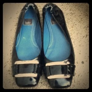 BLOWOUT Black Biala buckle flats