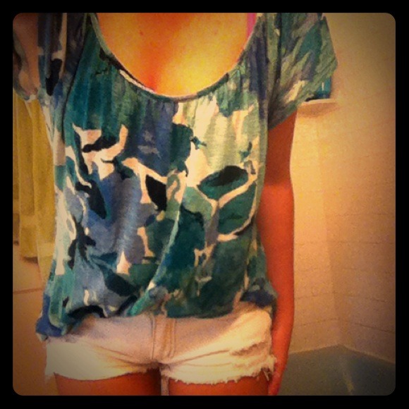 Blue & white flowy top