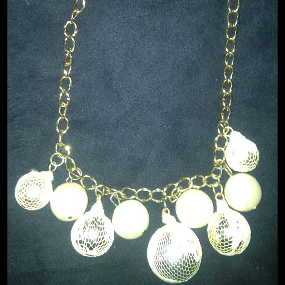 💛 GOLD NECKLACE 💛 - Picture 2 of 4