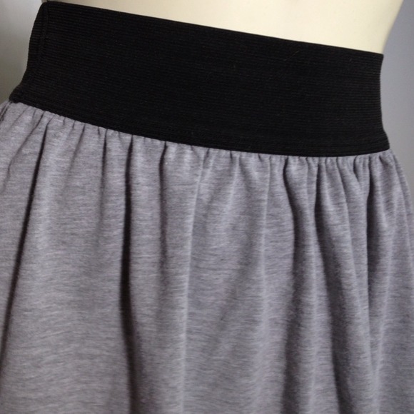 🐱SOLD🐱BDG elastic waistband skater skirt - Picture 2 of 3