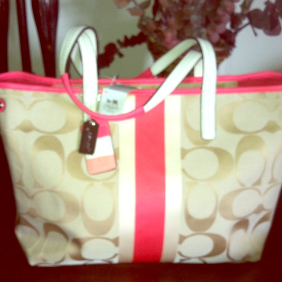 Coach Handbags - 💕MAKE ME AN OFFER💕New COACH Weekend Bag.