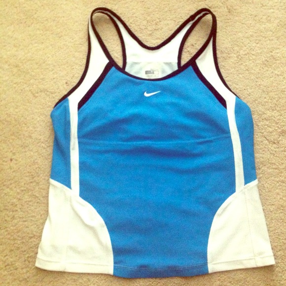 SOLD 🔴Nike Top 🎀💪