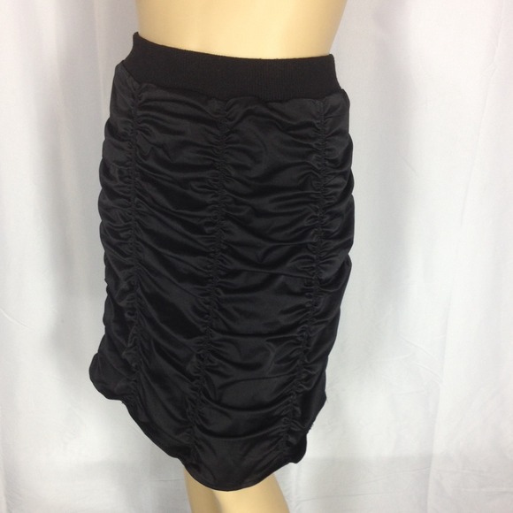 Crest jeans Ruched stretch skirt. W:34". L:25". - Picture 3 of 4