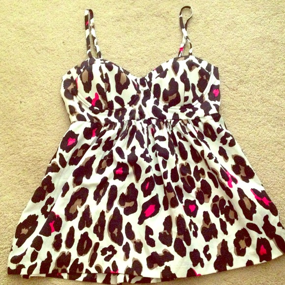 SOLD🔴🔴🔴🔴Cute Leopard Print Top 💕🐱