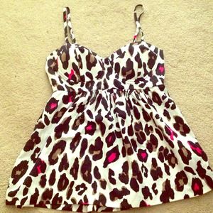 SOLD🔴🔴🔴🔴Cute Leopard Print Top 💕🐱