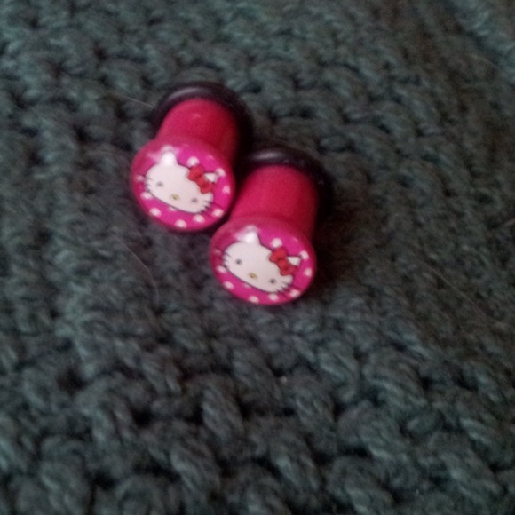 ❌sold❌0g hello kitty plugs