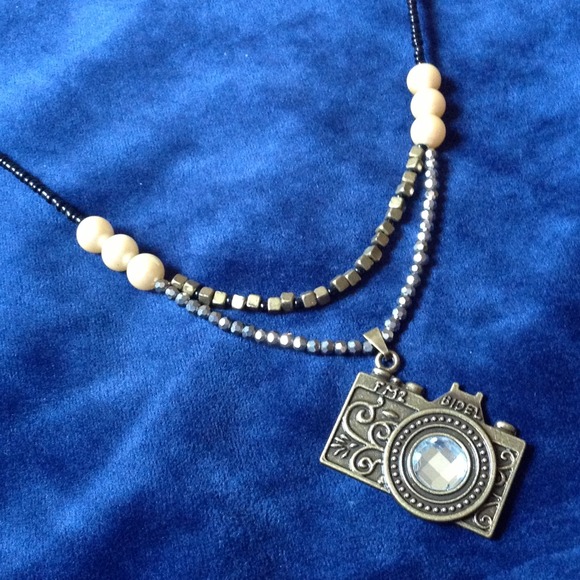 camera necklace brass toned glass and pearly beads - Picture 1 of 2