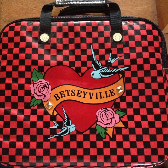 Betseyville computer case