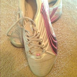 Puma 8.5 Tennis shoes