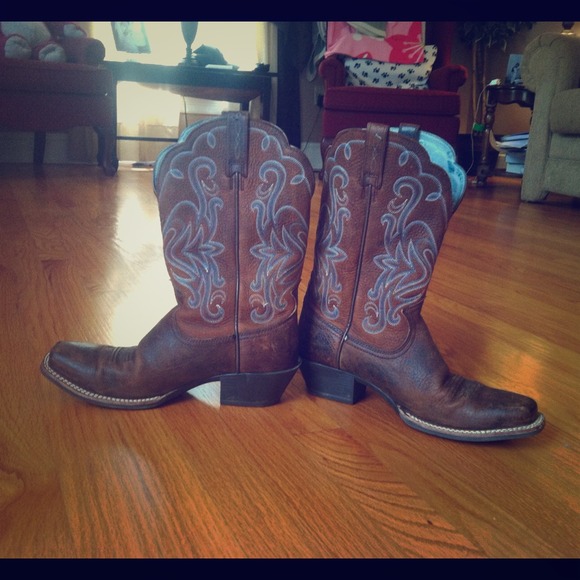 Boots - ❗️SOLD❗️ boots with blue stitching