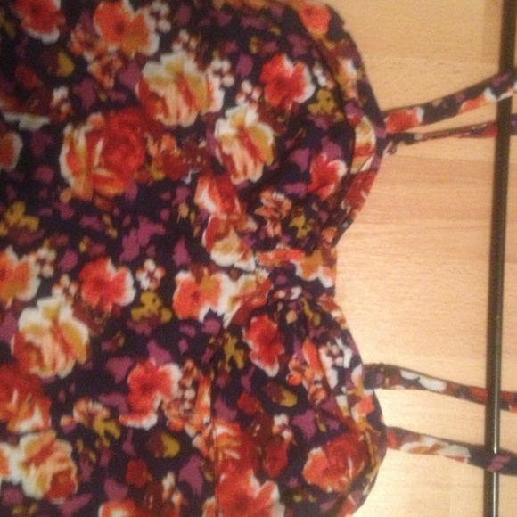 Top - Picture 2 of 2