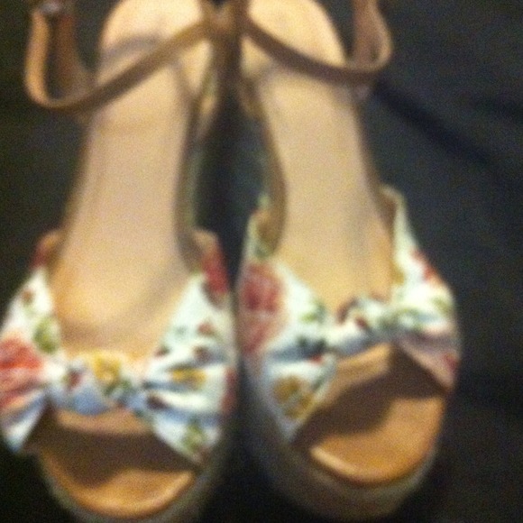 Summer floral wedges - Picture 2 of 2