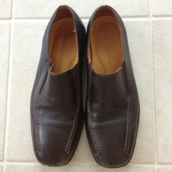 Gently worn men's Bostonian shoes  9.5D