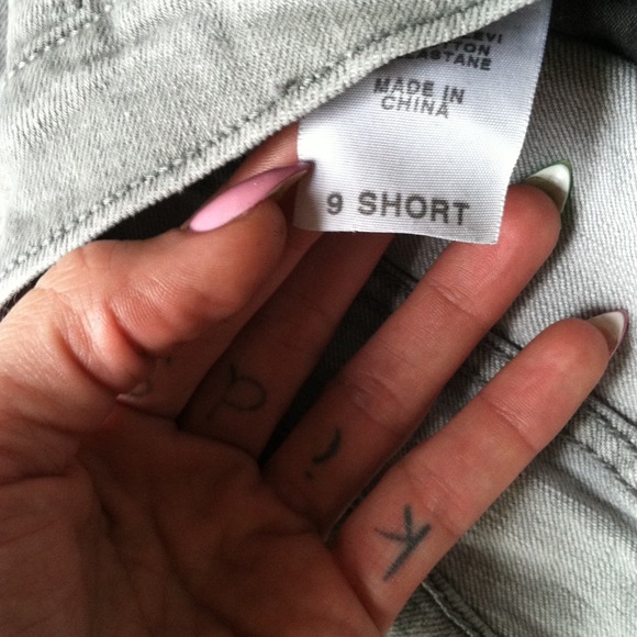 Levi's - Picture 2 of 4