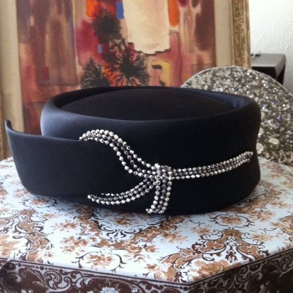 Accessories - 💃💄👠👘👛 HP 1/26/14👛👗👘👠💄embellished blk hat