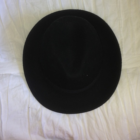 Black Round Hat $OLD!!!!! - Picture 2 of 3