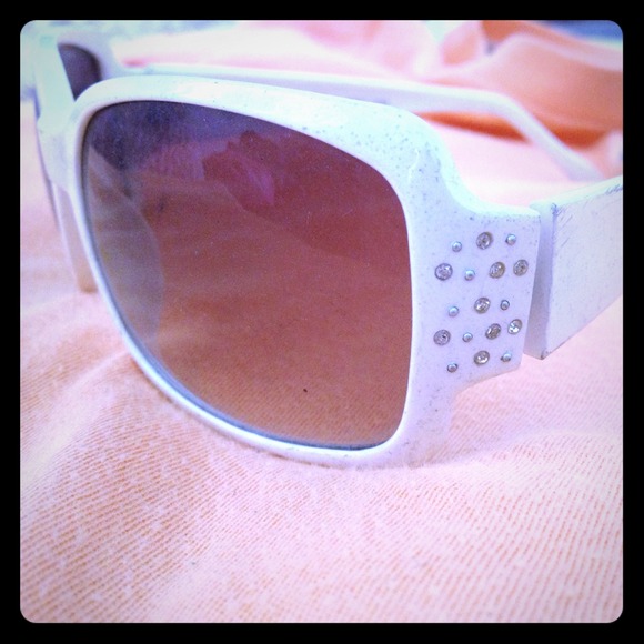 AE Sunglasses  DISCOUNTS💰BUNDLES🎀TRADES🎁