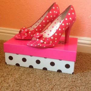 Betsey Johnson 40's inspired Hot Pink Pokadot Heel