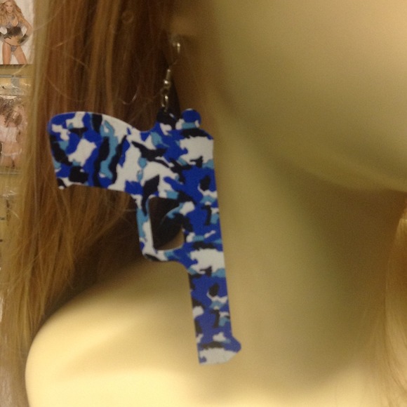 Gun earrings - Picture 2 of 4