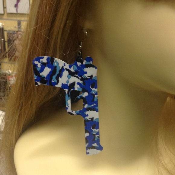 Gun earrings - Picture 3 of 4