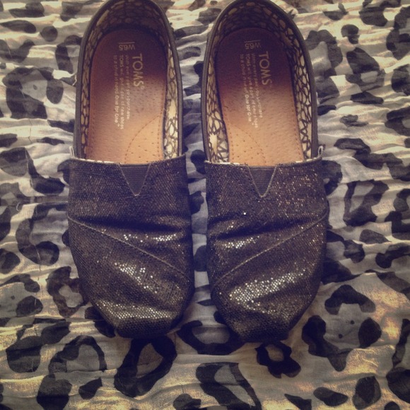 Black glitter toms