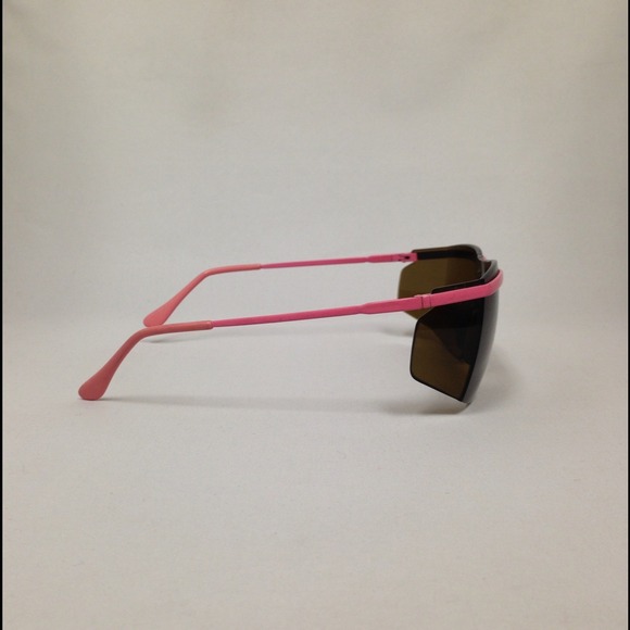 ⭐⭐⭐SOLD⭐⭐⭐ Vintage Sunglasses NWOT - Picture 2 of 4