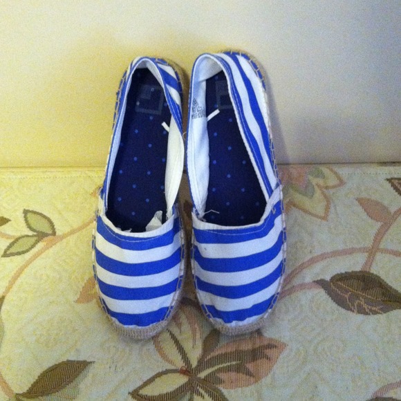 โฌHOST PK!8/23/9/22/12/20striped cute lil espadrill - Picture 2 of 3