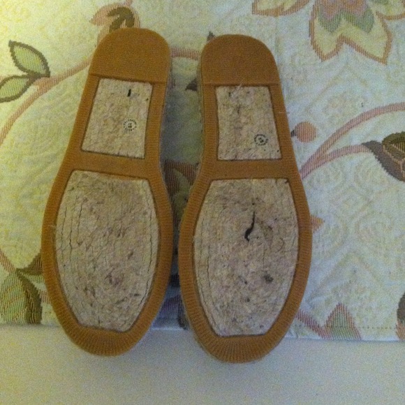 โฌHOST PK!8/23/9/22/12/20striped cute lil espadrill - Picture 3 of 3