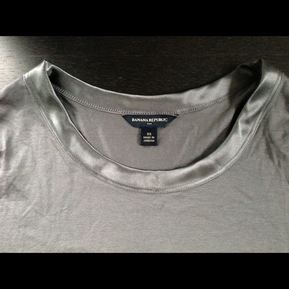 Banana Republic Grey Top w/ Ribbon Neckline. XS - Picture 4 of 4