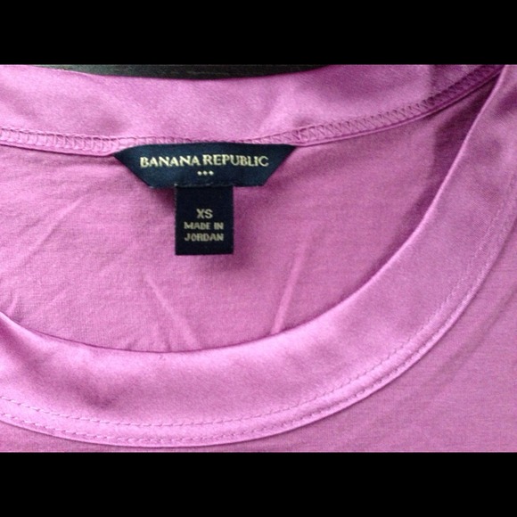 Banana Republic Magenta Top w/ Ribbon Neckline. XS - Picture 2 of 4