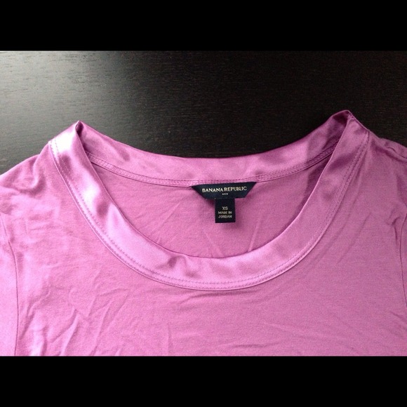 Banana Republic Magenta Top w/ Ribbon Neckline. XS - Picture 3 of 4