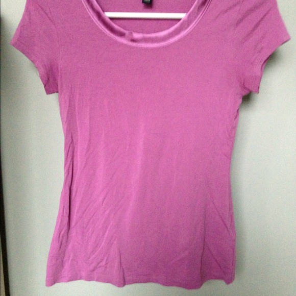 Banana Republic Magenta Top w/ Ribbon Neckline. XS - Picture 4 of 4