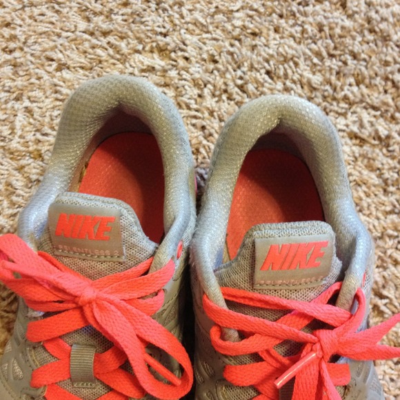 Coral and gray Nike shoes - Picture 3 of 4