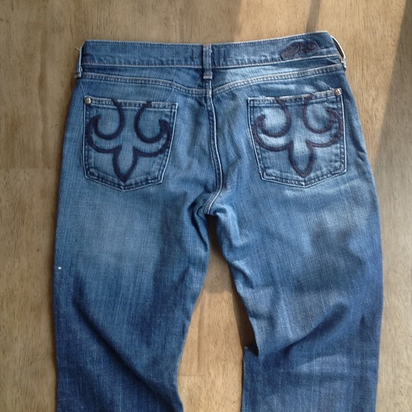 Distressed jeans - Picture 2 of 3