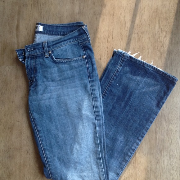 Distressed jeans - Picture 3 of 3
