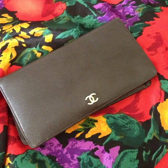 Sold🎉Authentic Vintage CHANEL Wallet Brown