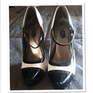 Gorgeous Oxford style heels