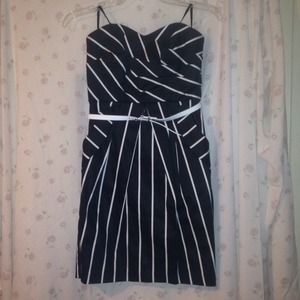 Front pocket strapless dress