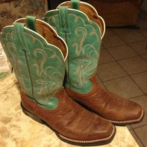 Ariat boots!! Two toned