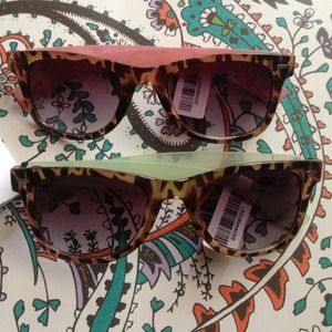 👓 sunglasses light brown