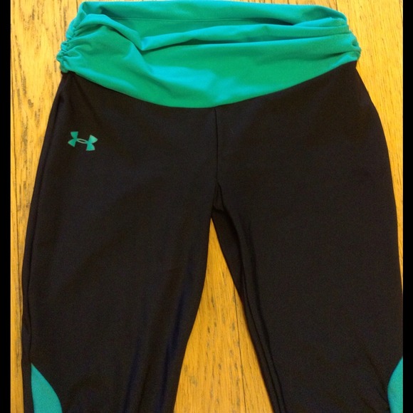SOLD-Under Armour Capri pants - Picture 1 of 2