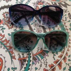 👓 Navy or Mint ombré sunglasses $6 each