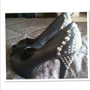 ❌For Melissa❌Studded heels