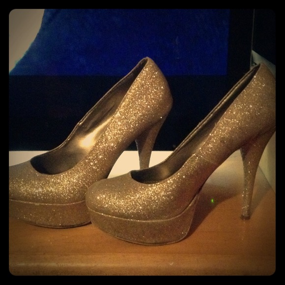 Color gold heels