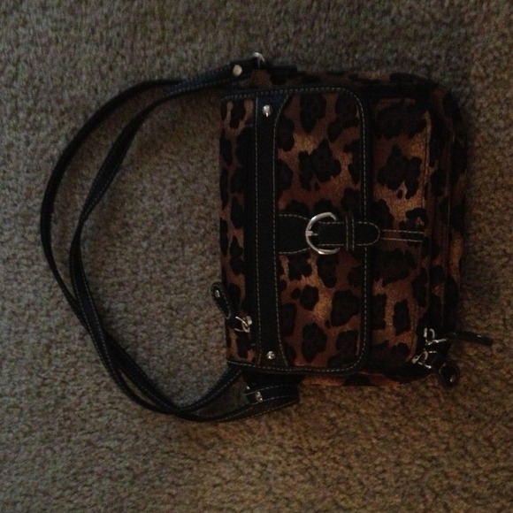Leopard print purse. - Picture 1 of 3