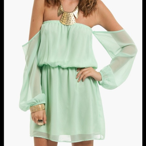 ❌SOLD❌Off the Shoulder Dress