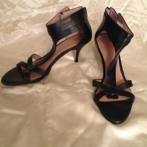 Black leather Vince Camuto heels