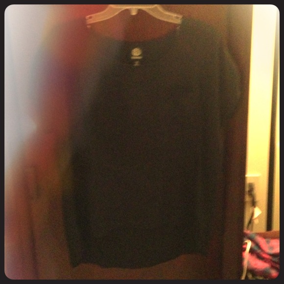 Oversized hi/lo black top